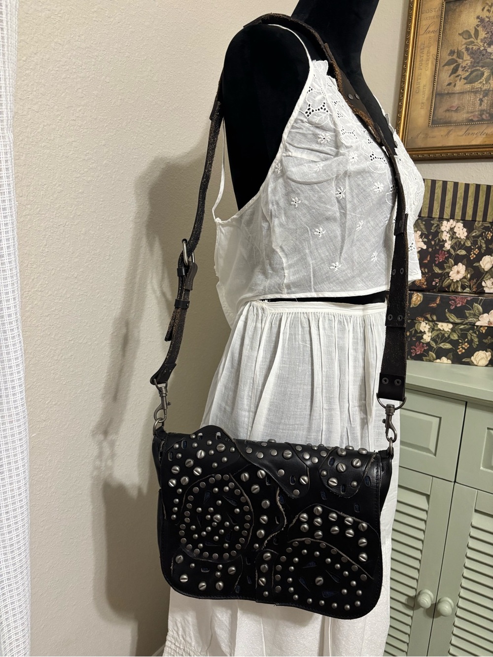 Patricia Nash Black Distressed Leather Studded Crossbody Saddle Bag w/Dust Cover - Picture 2 of 11